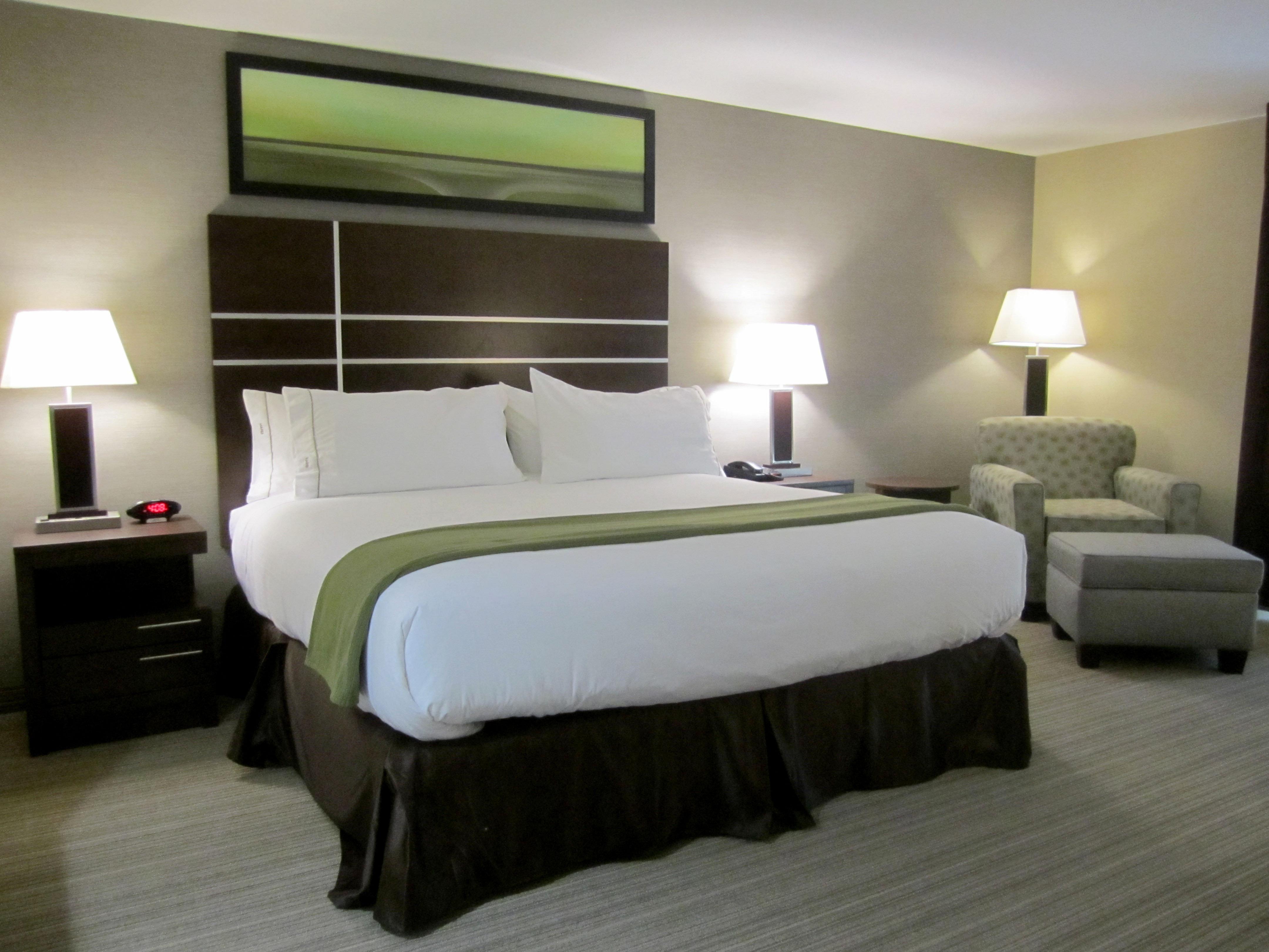 Holiday Inn Express Golden-Kicking Horse By Ihg Экстерьер фото