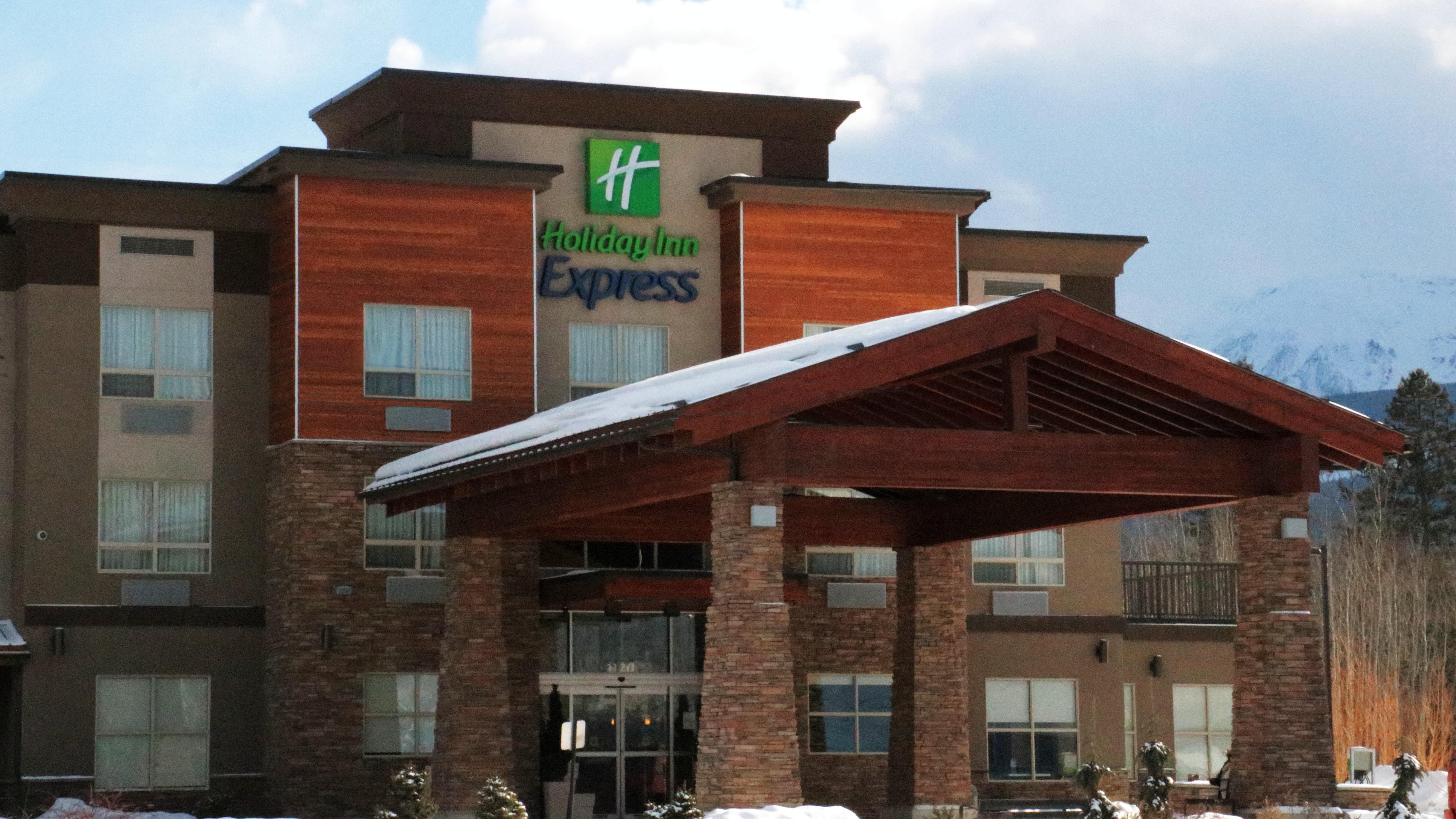 Holiday Inn Express Golden-Kicking Horse By Ihg Экстерьер фото