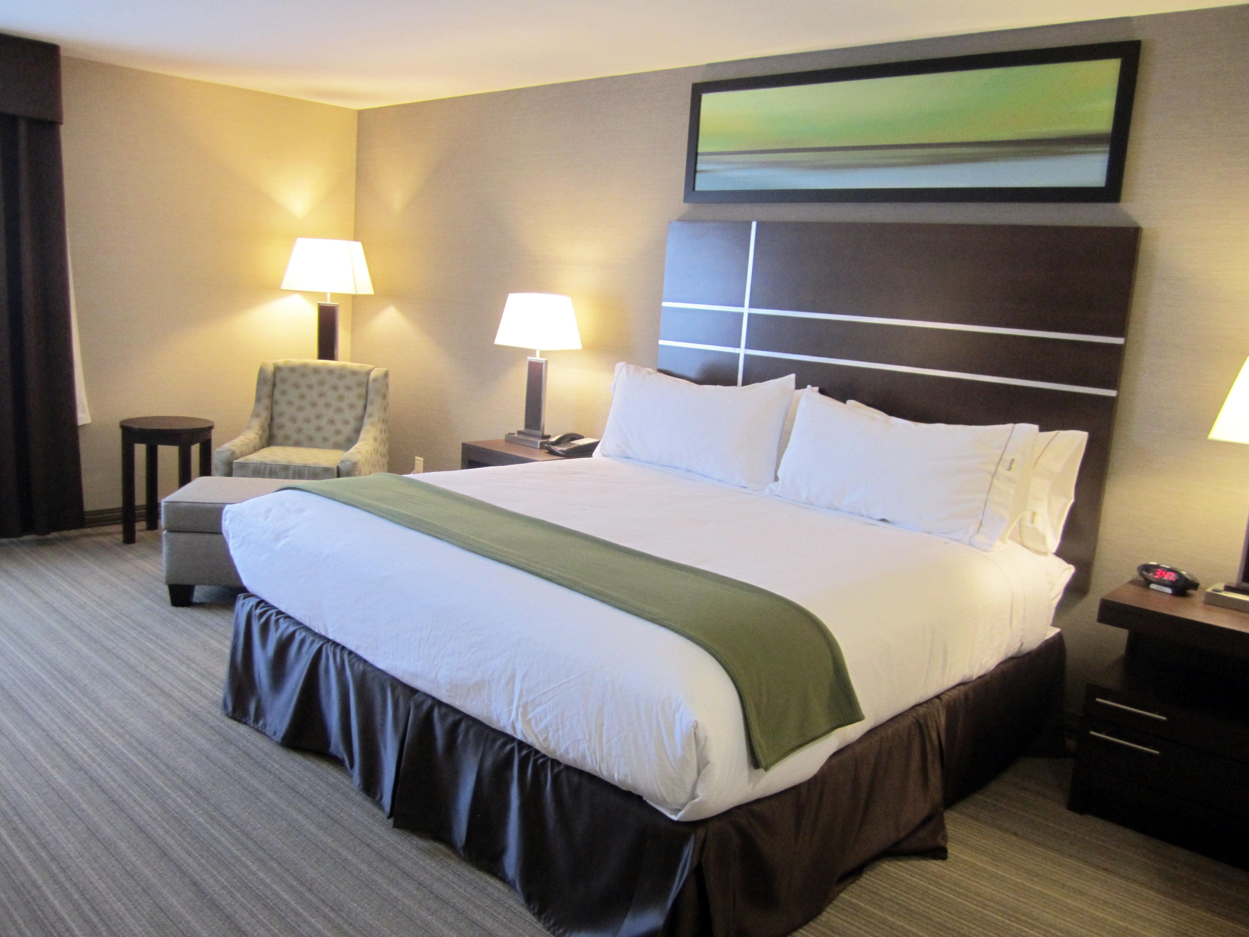 Holiday Inn Express Golden-Kicking Horse By Ihg Экстерьер фото