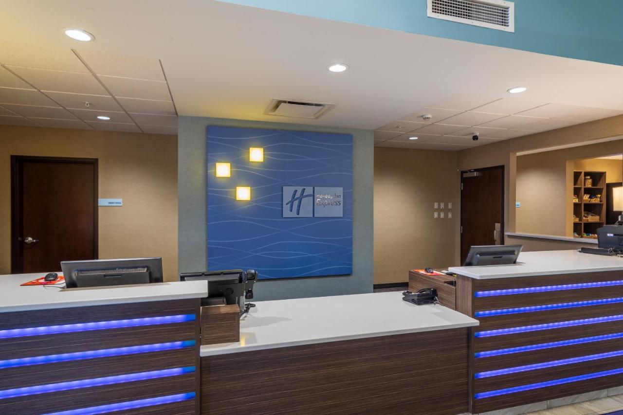 Holiday Inn Express Golden-Kicking Horse By Ihg Экстерьер фото