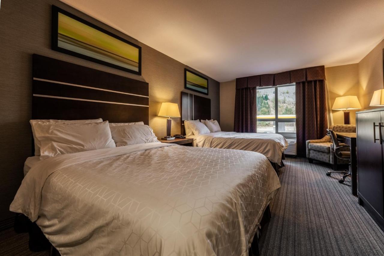 Holiday Inn Express Golden-Kicking Horse By Ihg Экстерьер фото