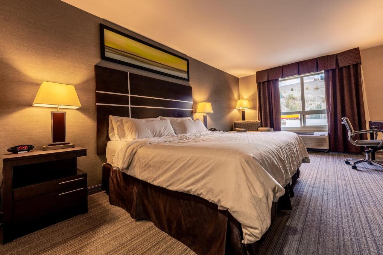 Holiday Inn Express Golden-Kicking Horse By Ihg Экстерьер фото