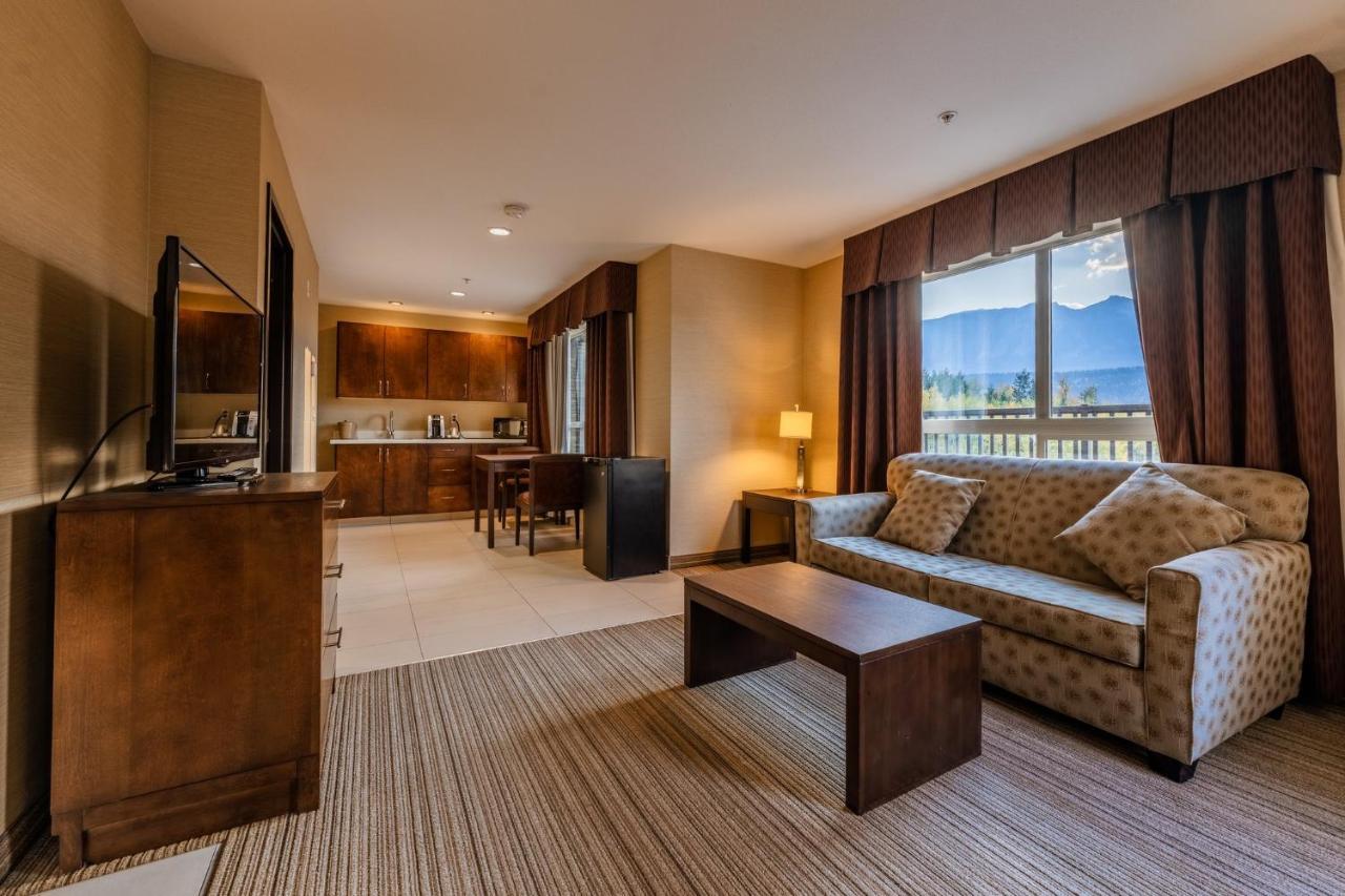 Holiday Inn Express Golden-Kicking Horse By Ihg Экстерьер фото