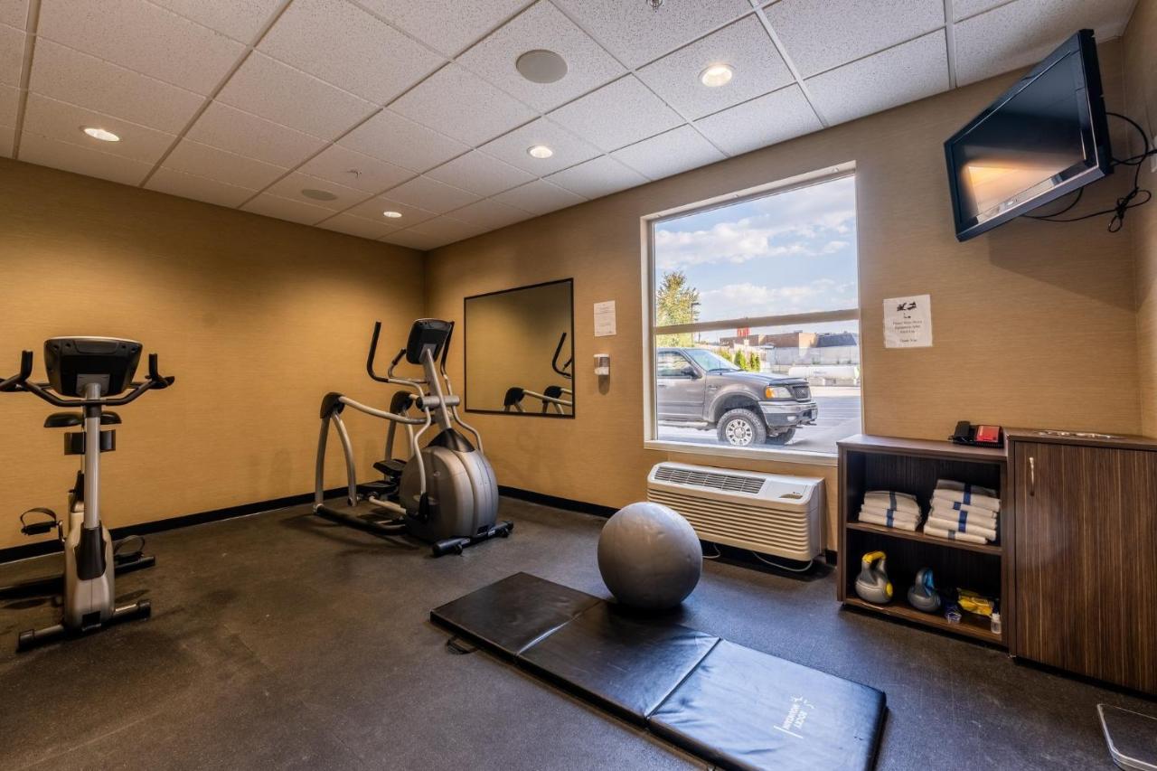 Holiday Inn Express Golden-Kicking Horse By Ihg Экстерьер фото