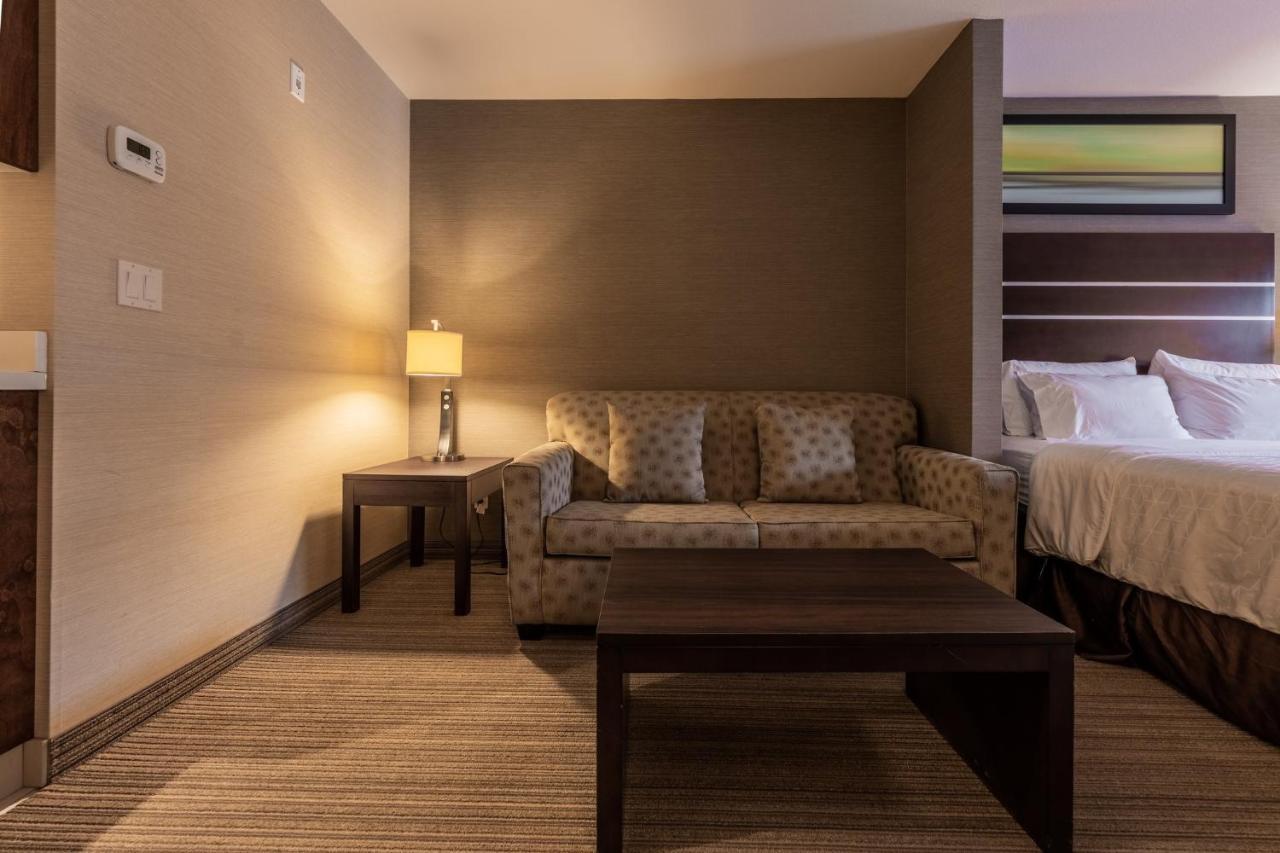 Holiday Inn Express Golden-Kicking Horse By Ihg Экстерьер фото