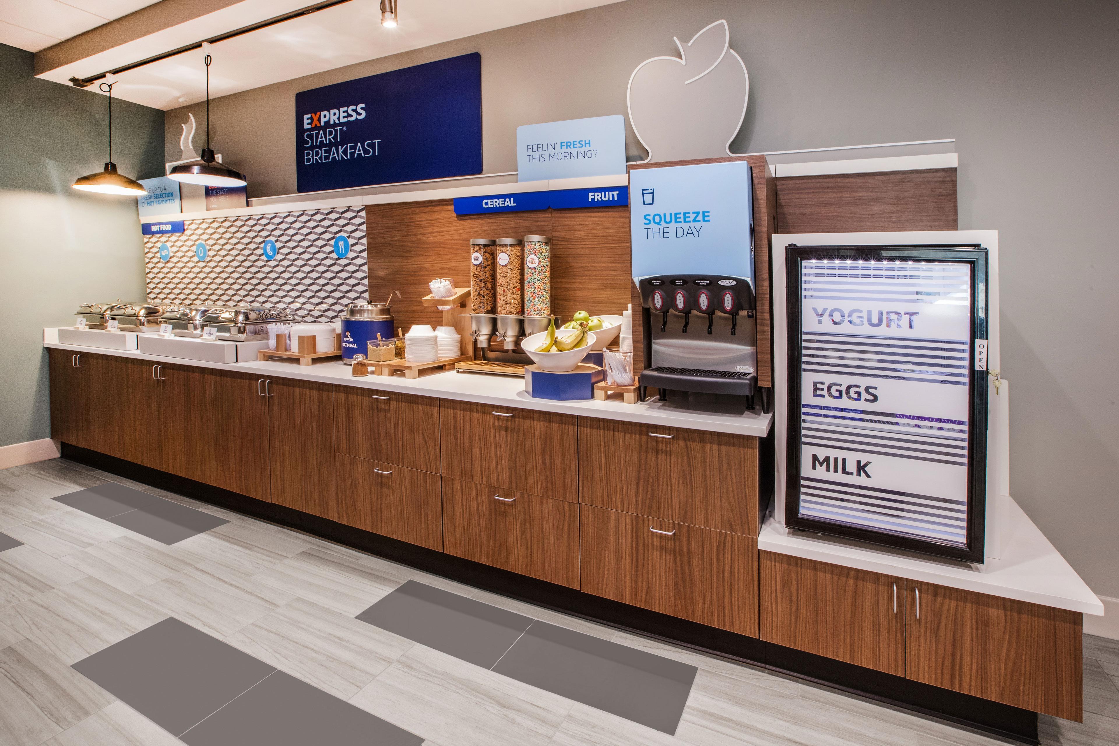 Holiday Inn Express Golden-Kicking Horse By Ihg Экстерьер фото