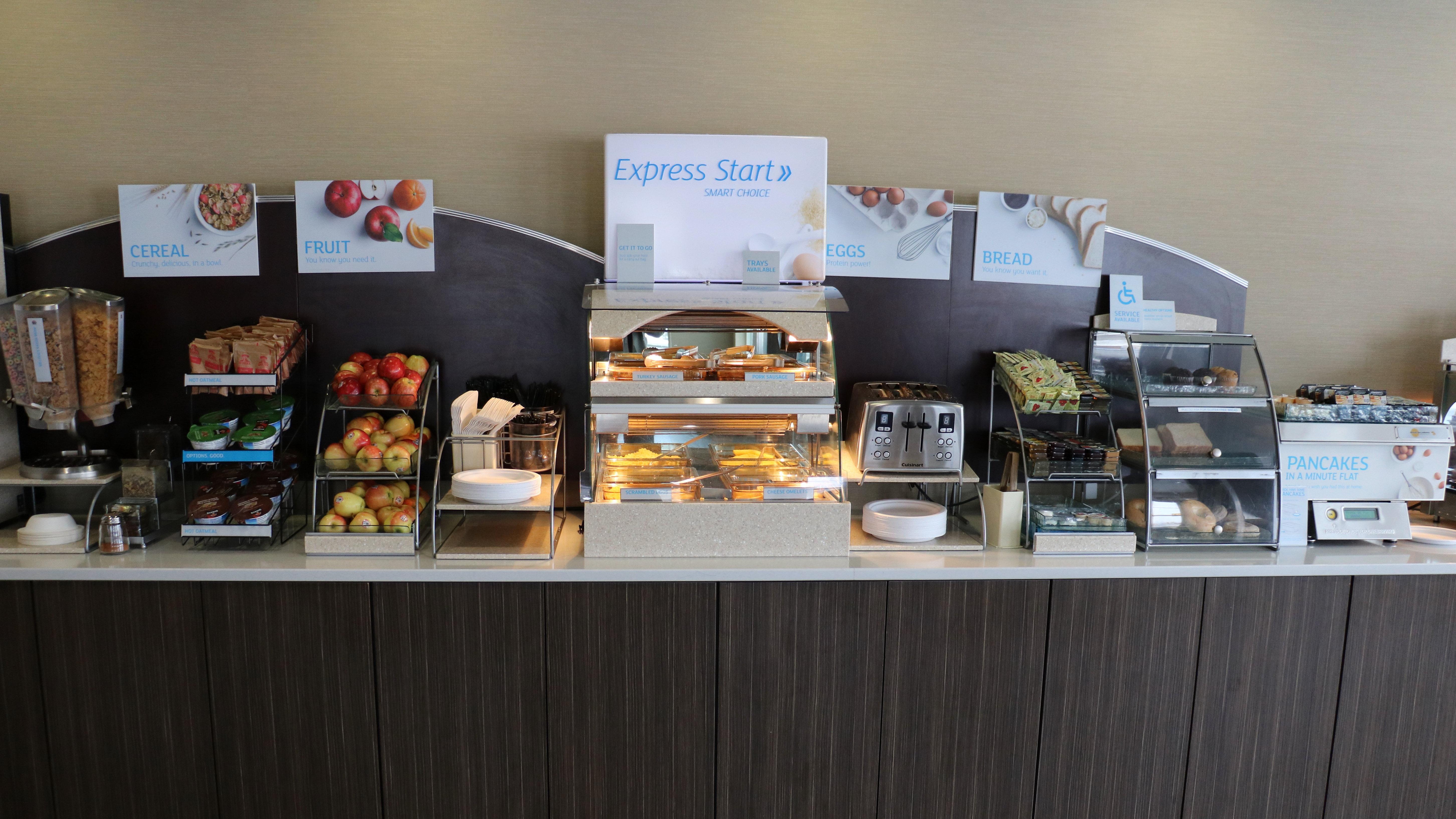 Holiday Inn Express Golden-Kicking Horse By Ihg Экстерьер фото
