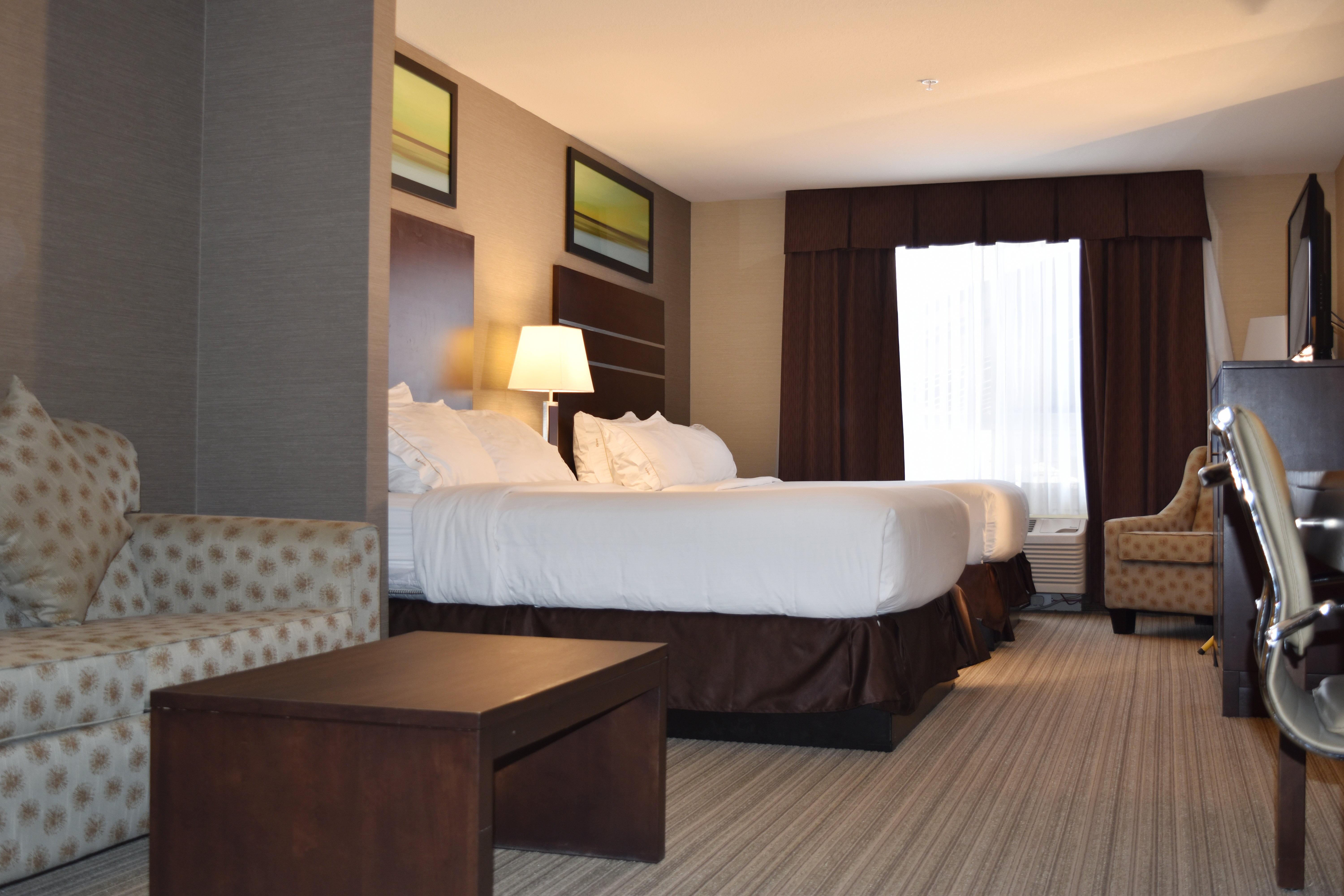 Holiday Inn Express Golden-Kicking Horse By Ihg Экстерьер фото