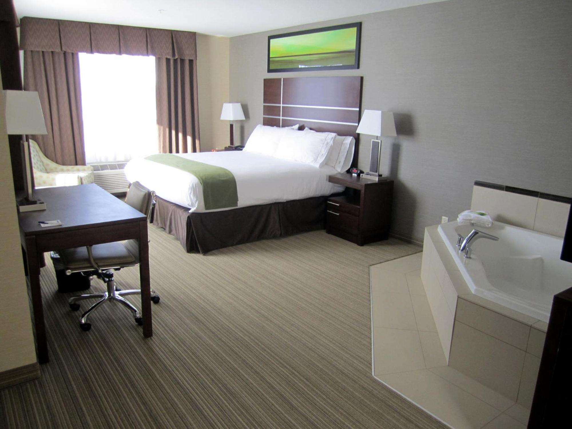 Holiday Inn Express Golden-Kicking Horse By Ihg Экстерьер фото